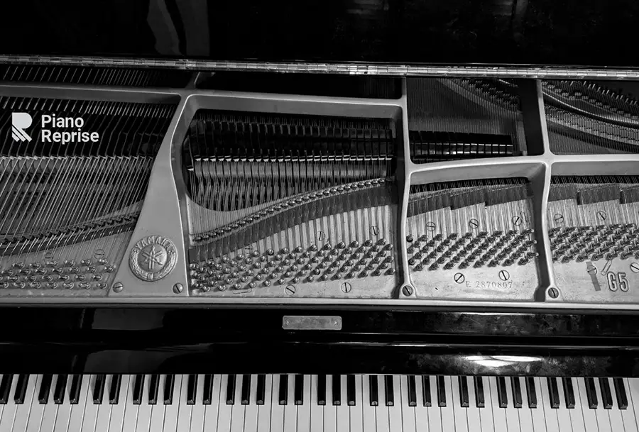 Yamaha M108 piano